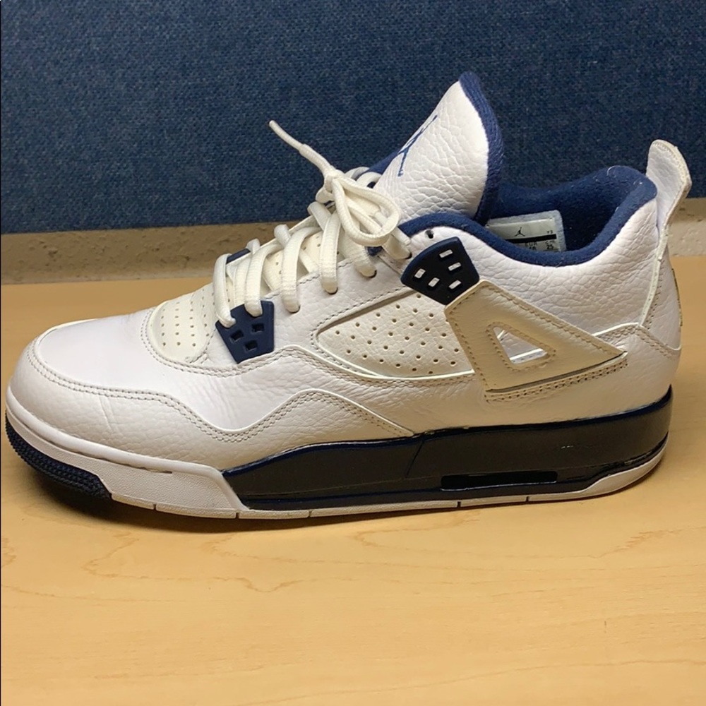 Jordan 4 Columbia